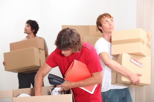 Moving team estimating cubic-yard space for a flat relocation